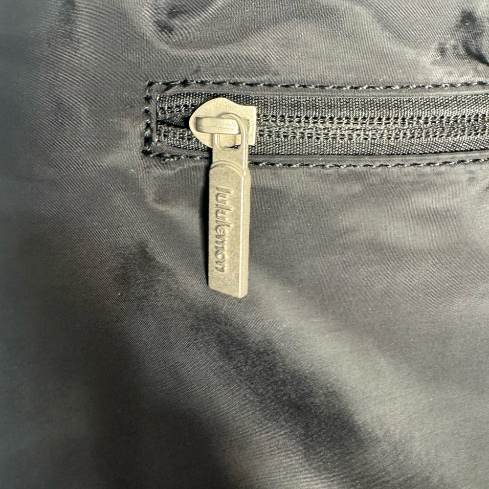 NWT Lululemon Inspired Black Shoulder bag 4L o/s - Picture 5 of 5